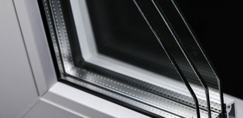 Detalle de ventana PVC con triple acristalamiento