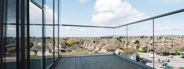 Easy Glass Pro - Q-Railing - Barandilla profesional comercial