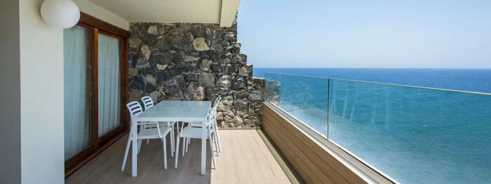 Easy Glass Up - Q-Railing - Barandilla sobre muro pretil